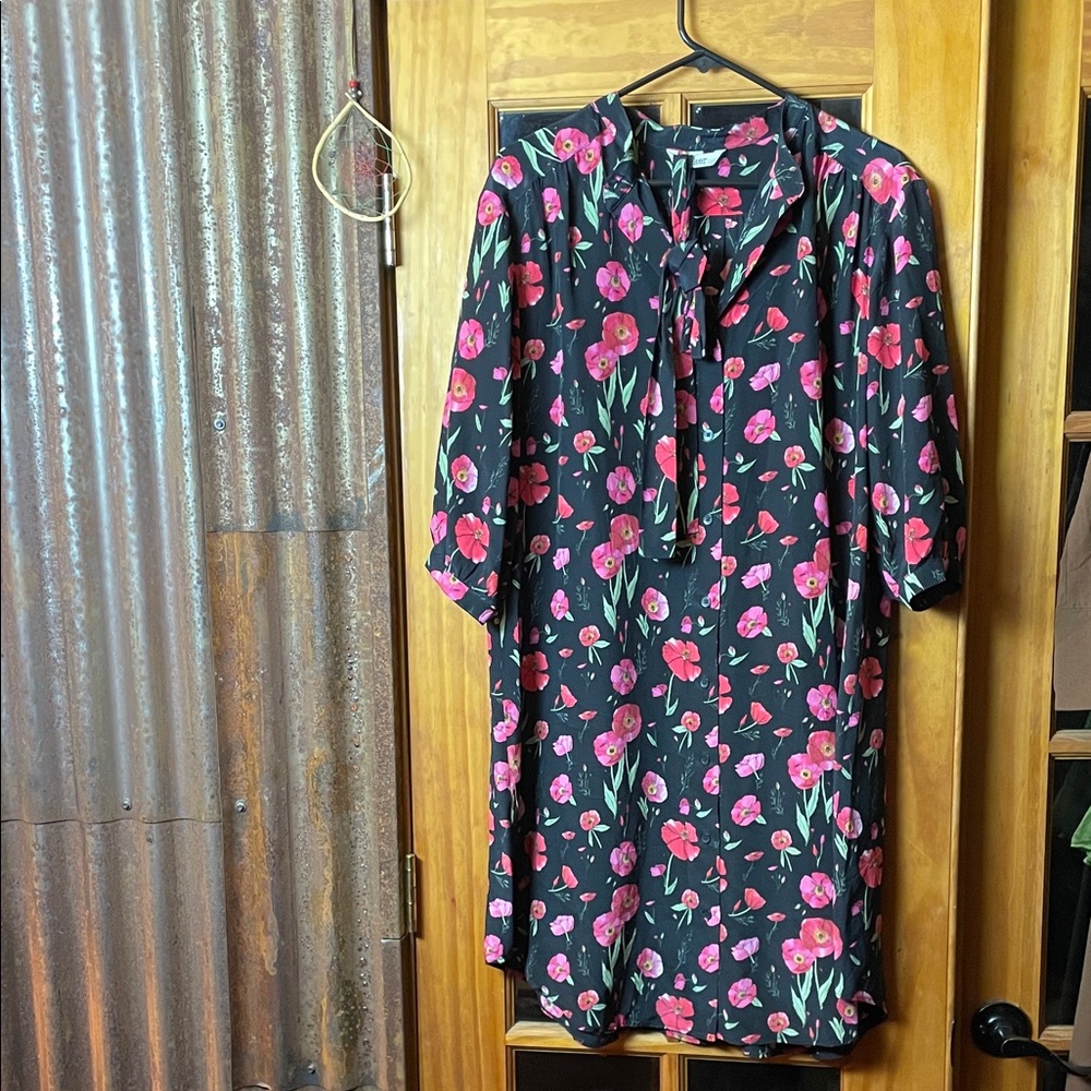 100% silk TUCKER Black Dress with Pink Floral Design with fabric tie, Size M
